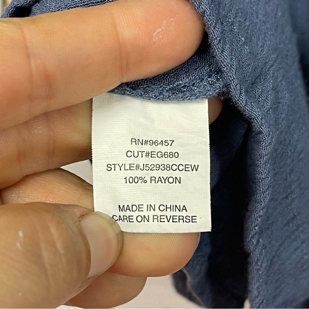 Eyeshadow, Flowy Cropped Style Blouse. Size Large. In excellent condition! - Picture 6 of 6